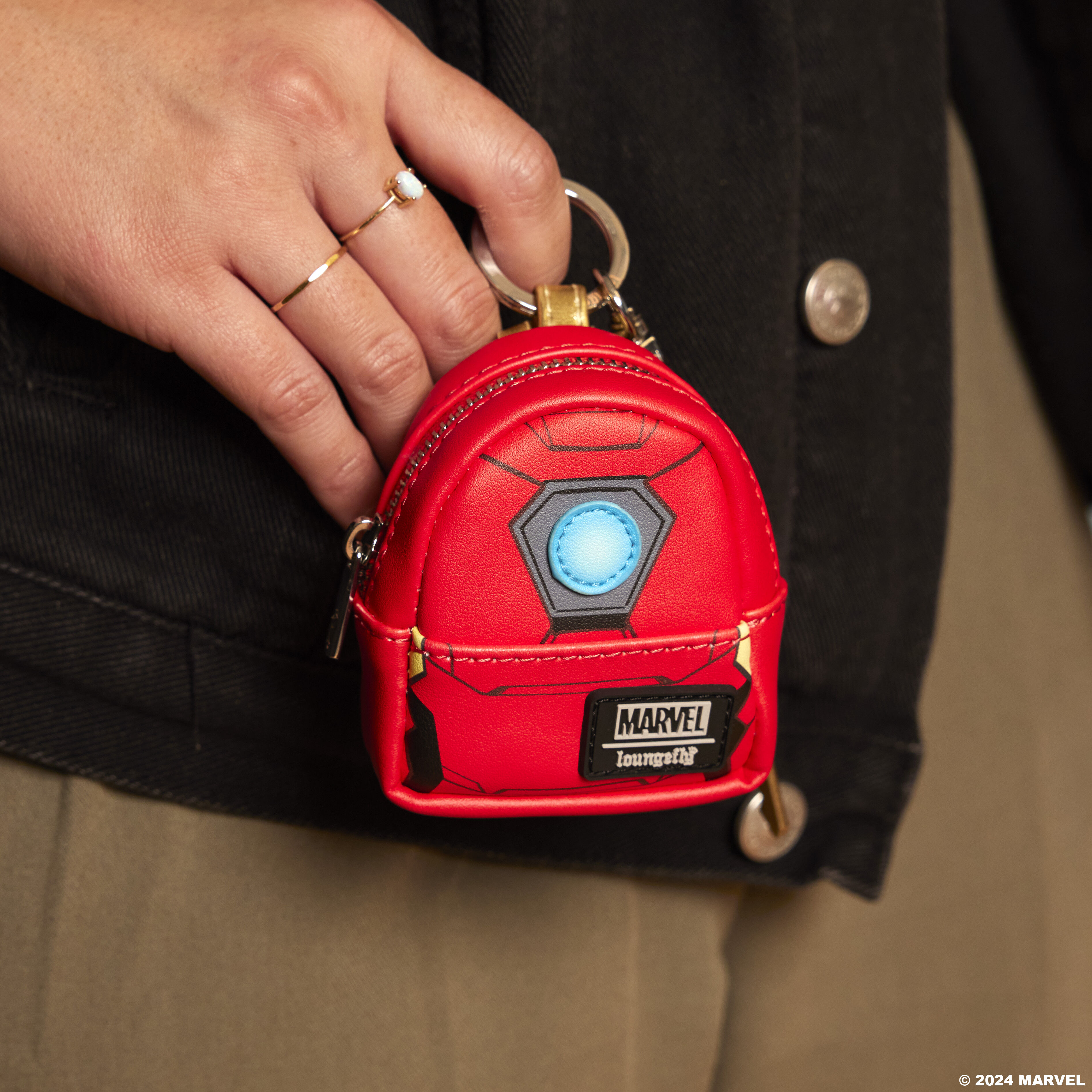 AVENGERS-COSPLAY-MINI-BACKPACK-KEYCHAINS-001_jpg