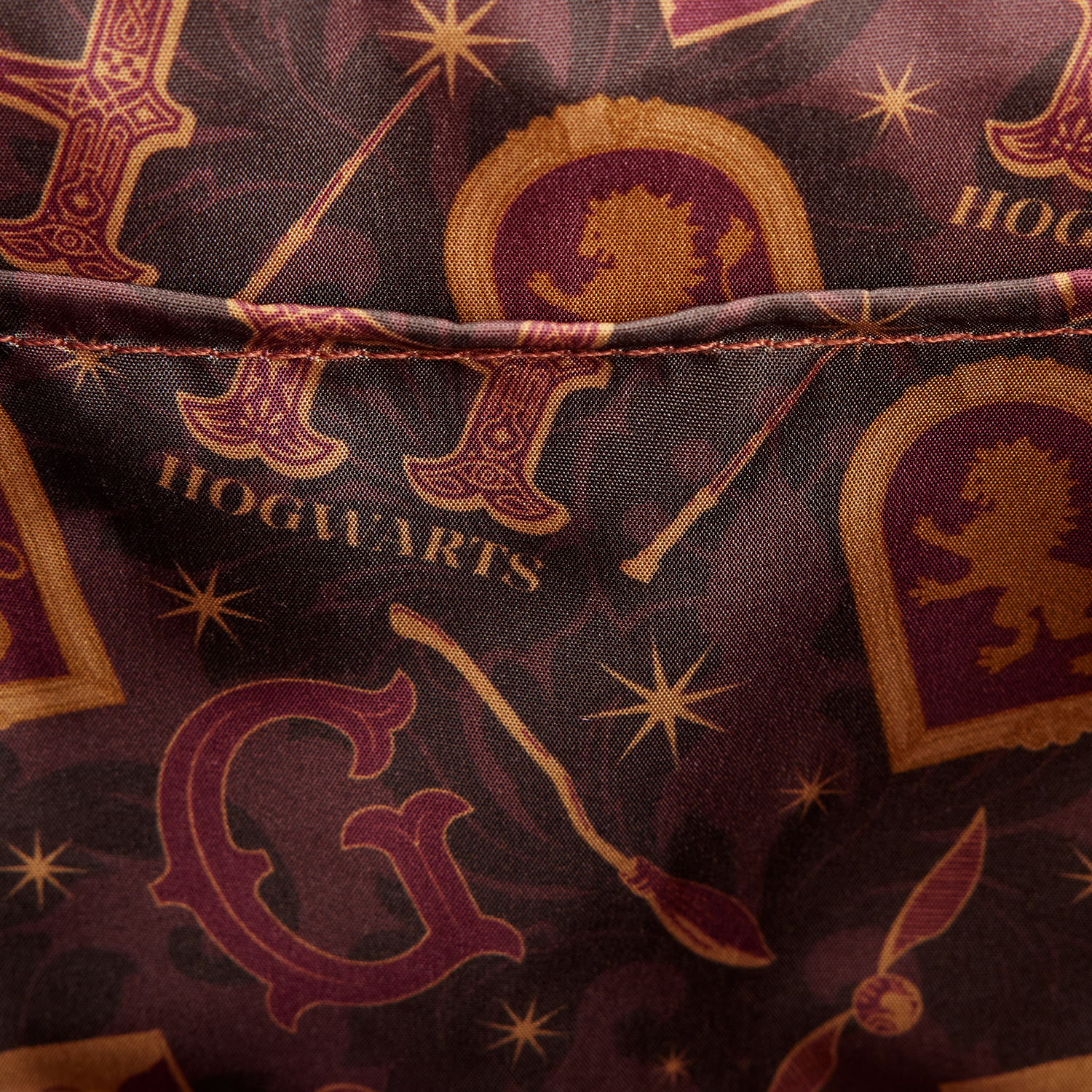 HP-BACKPACK-GRYFFINDOR_33_png