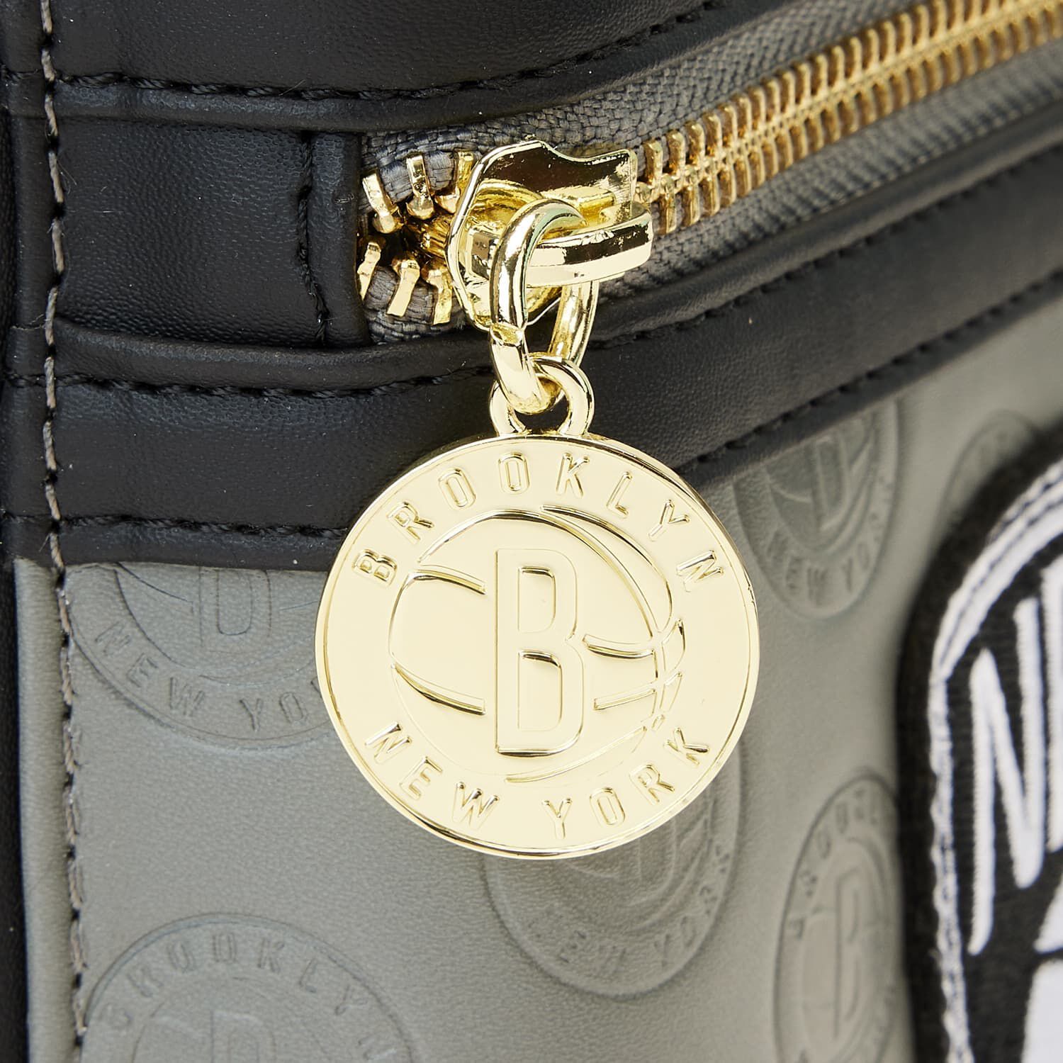 NBABK0020-LFNBABROOKLYNNETSPATCHSICONSMINIBACKPACK0394ZIPPER_jpg