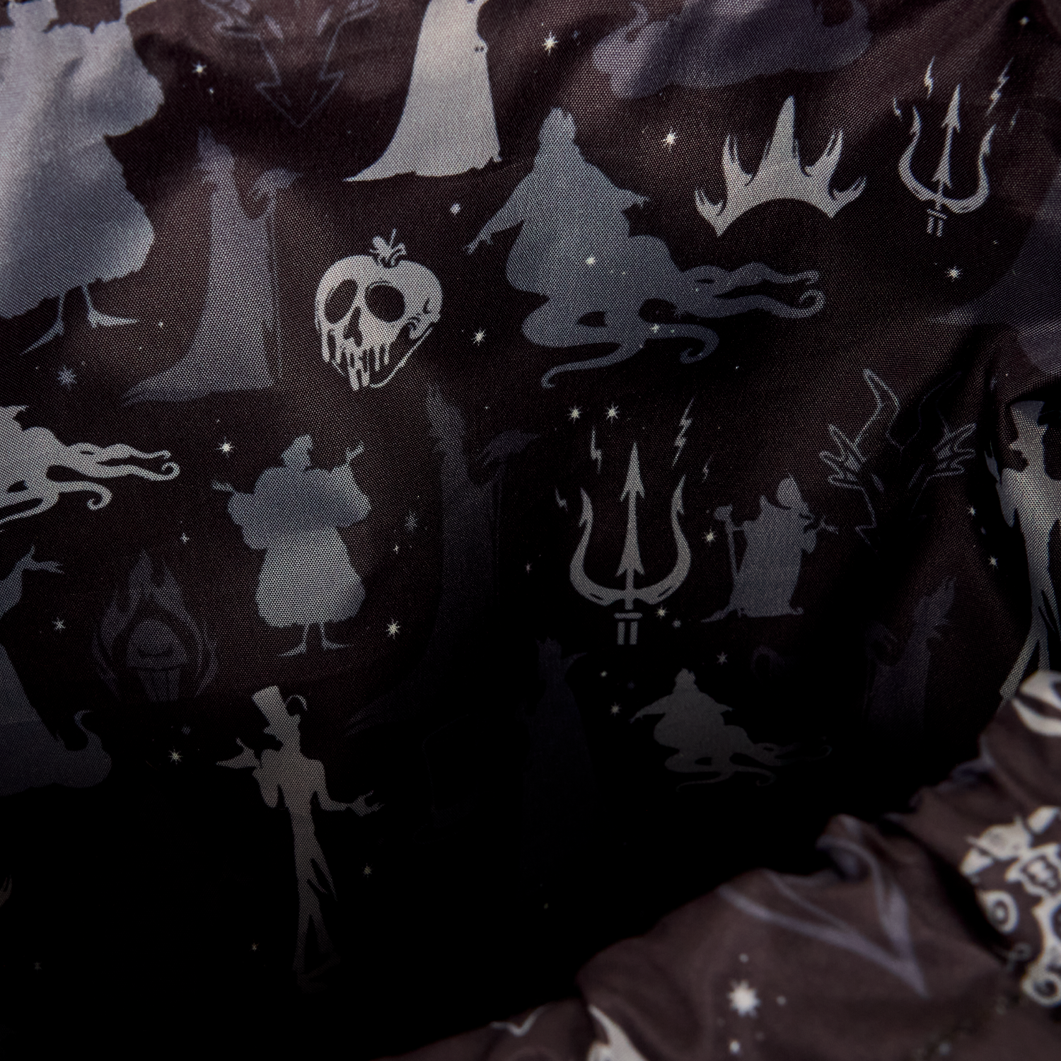 WDBK4067-LFDISNEYVILLAINSQUIETFANDOMFULLSIZEBACKPACK1170_png