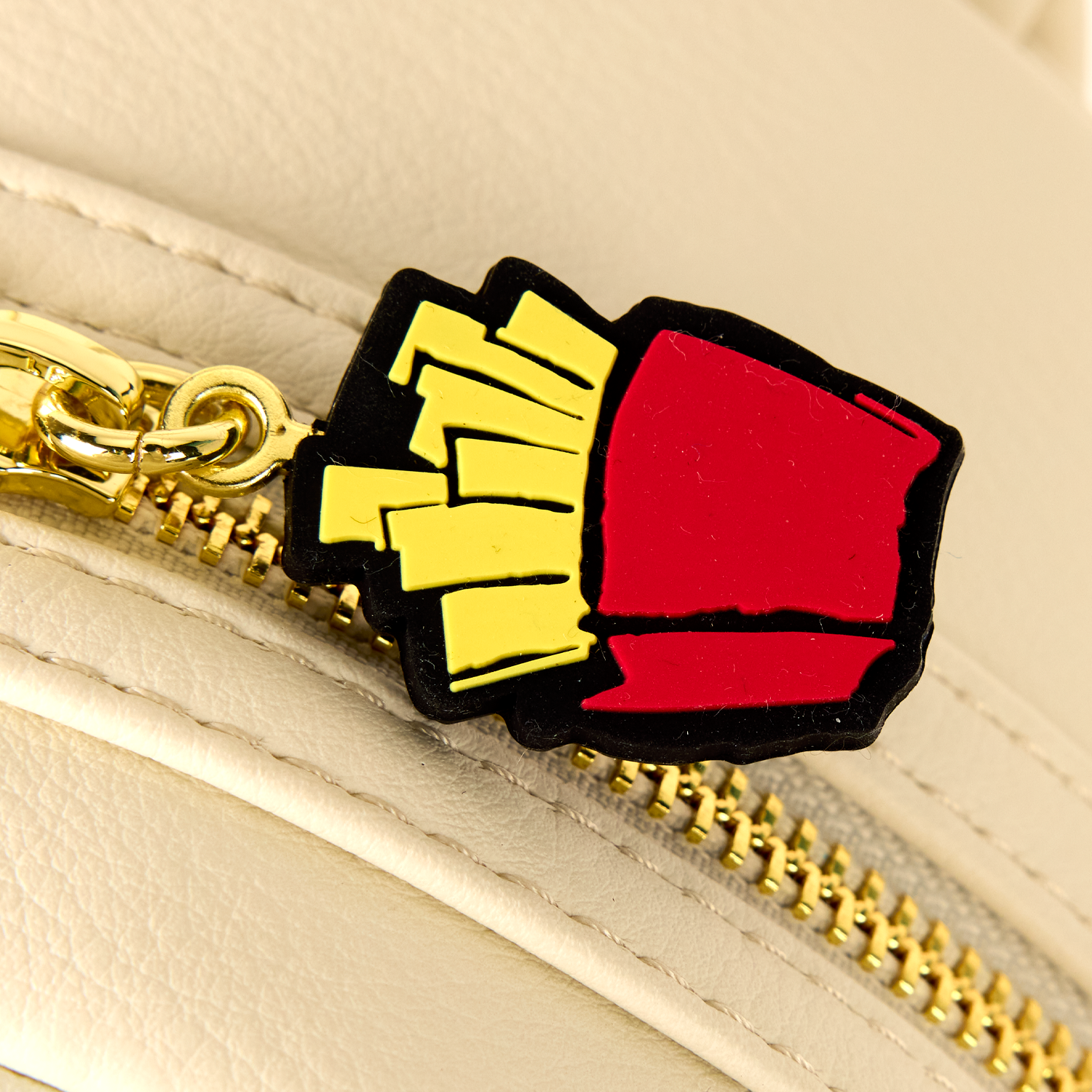 WDBK4092-LFWDMICKEYANDFRIENDSSNACKSHACKMINIBKPK1434_png