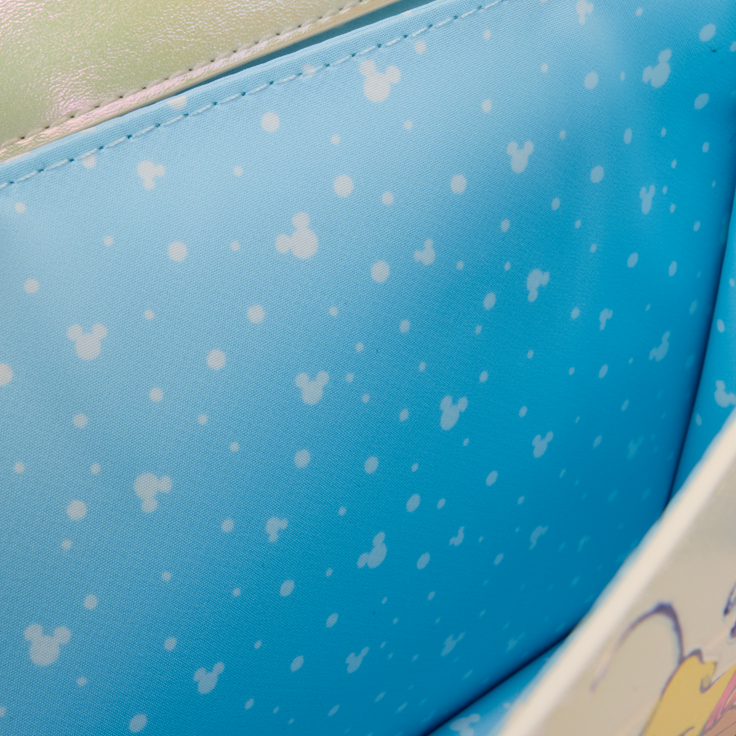 WDTB3089-LFDISNEYMICKEYANDFRIENDSWINTERWONDERLANDCROSSBODY0389_png