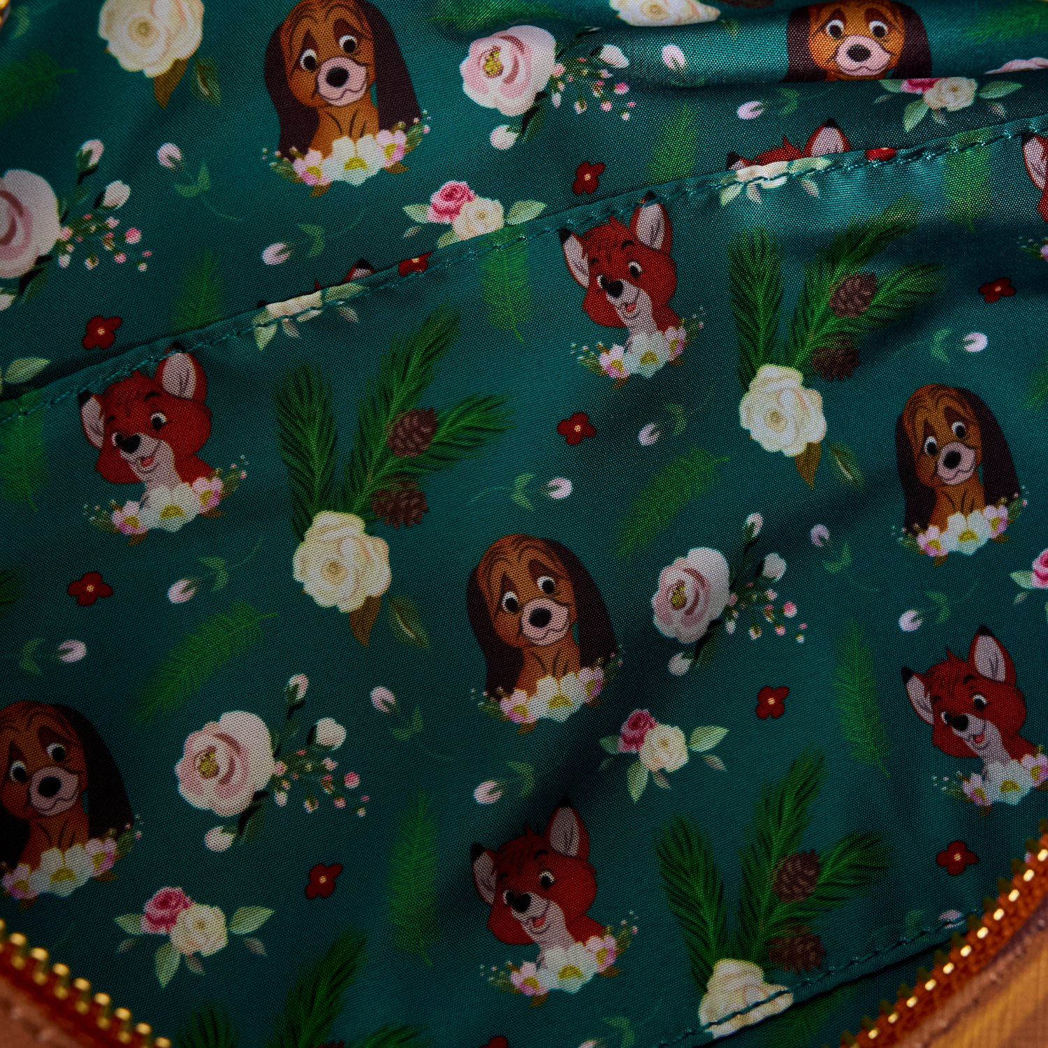 WDTB3250-LFDISNEYTHEFOXANDTHEHOUNDCROSSBODY0602_png